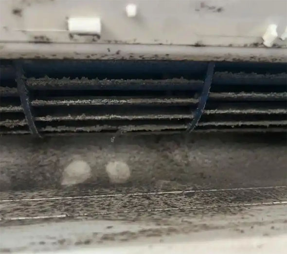 古县空调吹的风有股烧焦味是怎么回事